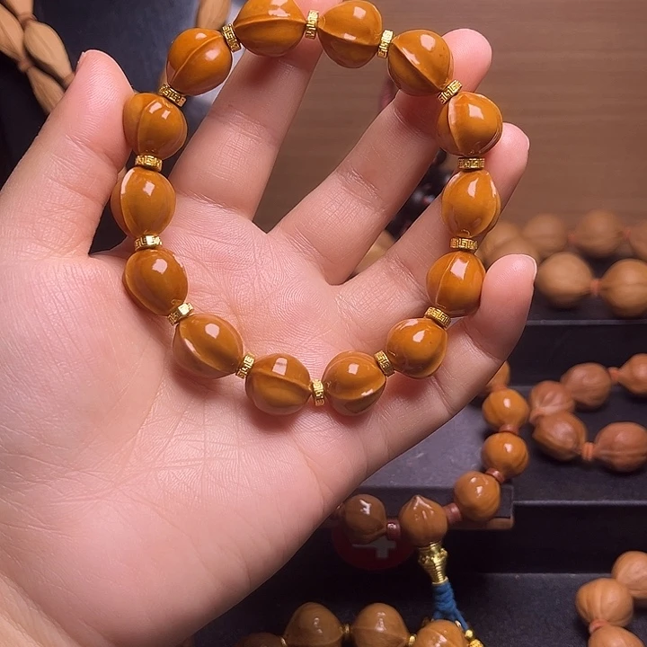 橄榄核吊坠鲨鱼背