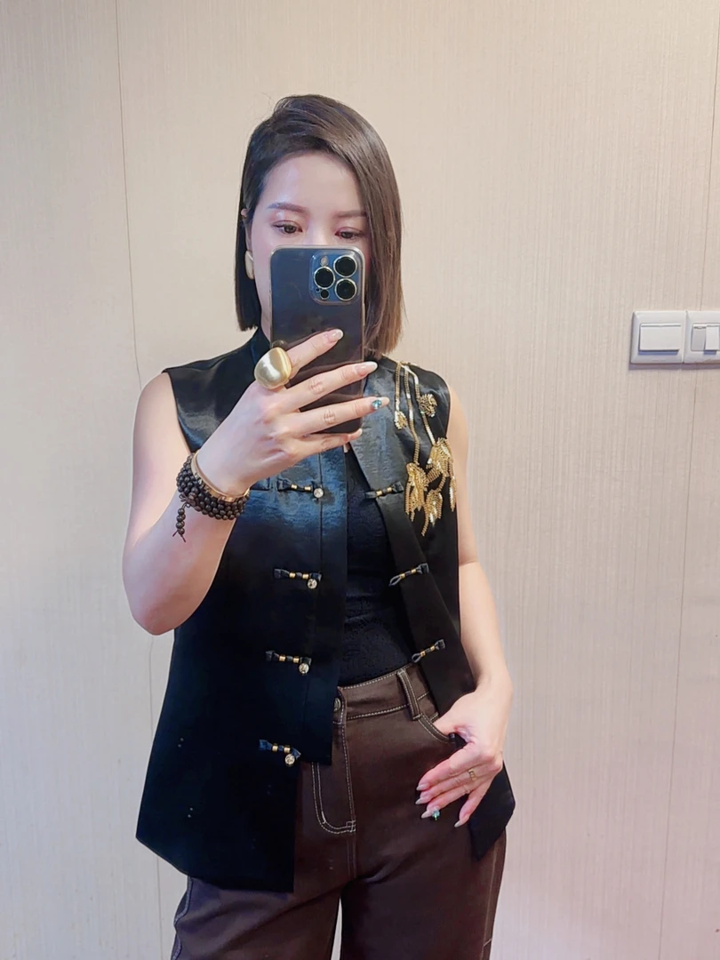 2025秋季新款新中式马甲女纯色上衣复古气质洋气网红黑色扣子无袖