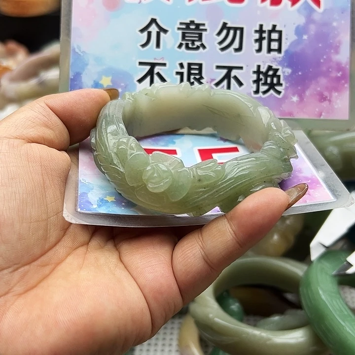 未镶嵌手镯石英岩玉