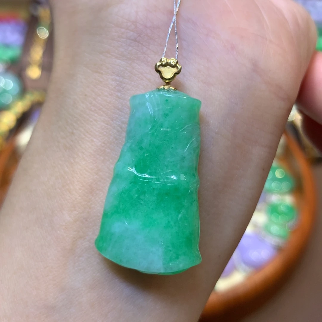 翡翠18K金镶嵌颈饰