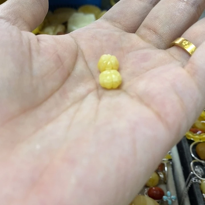 未镶嵌蜜蜡裸石多样性发货其一