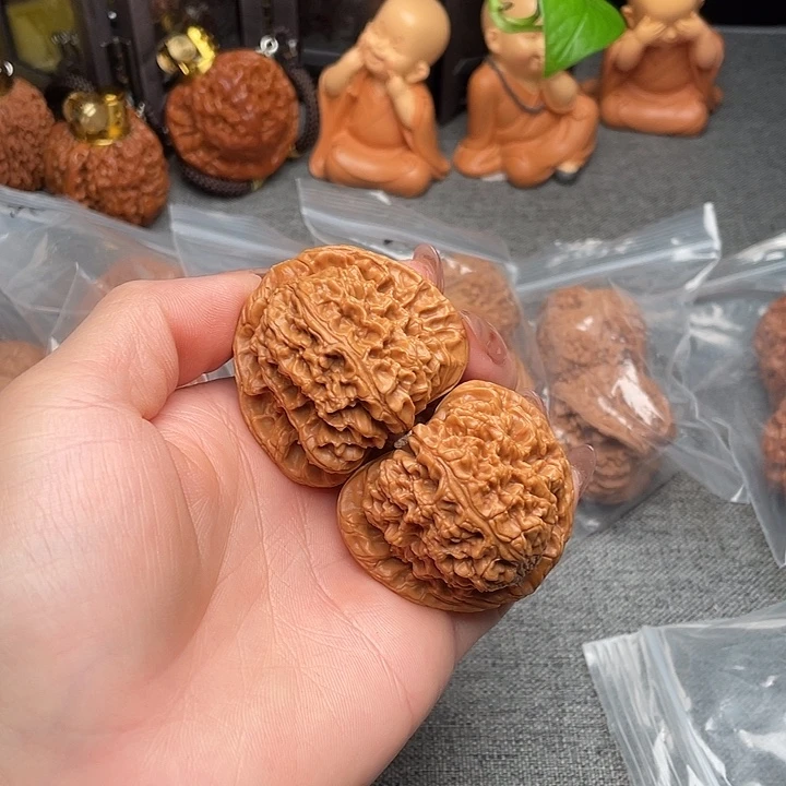 文玩核桃把件南疆石44全品