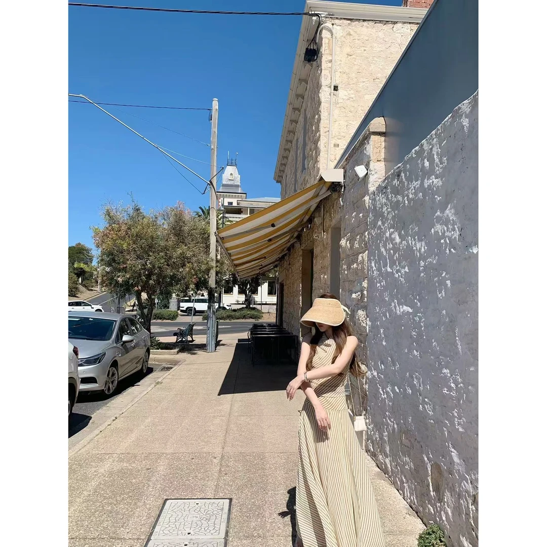 美人翩翩_形随身动优雅小荡领条纹连衣裙夏季杏色气质度假长裙