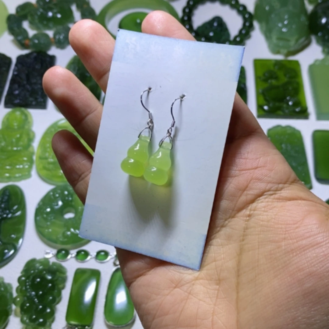 【闪购商品】未镶嵌蛇纹石玉耳环