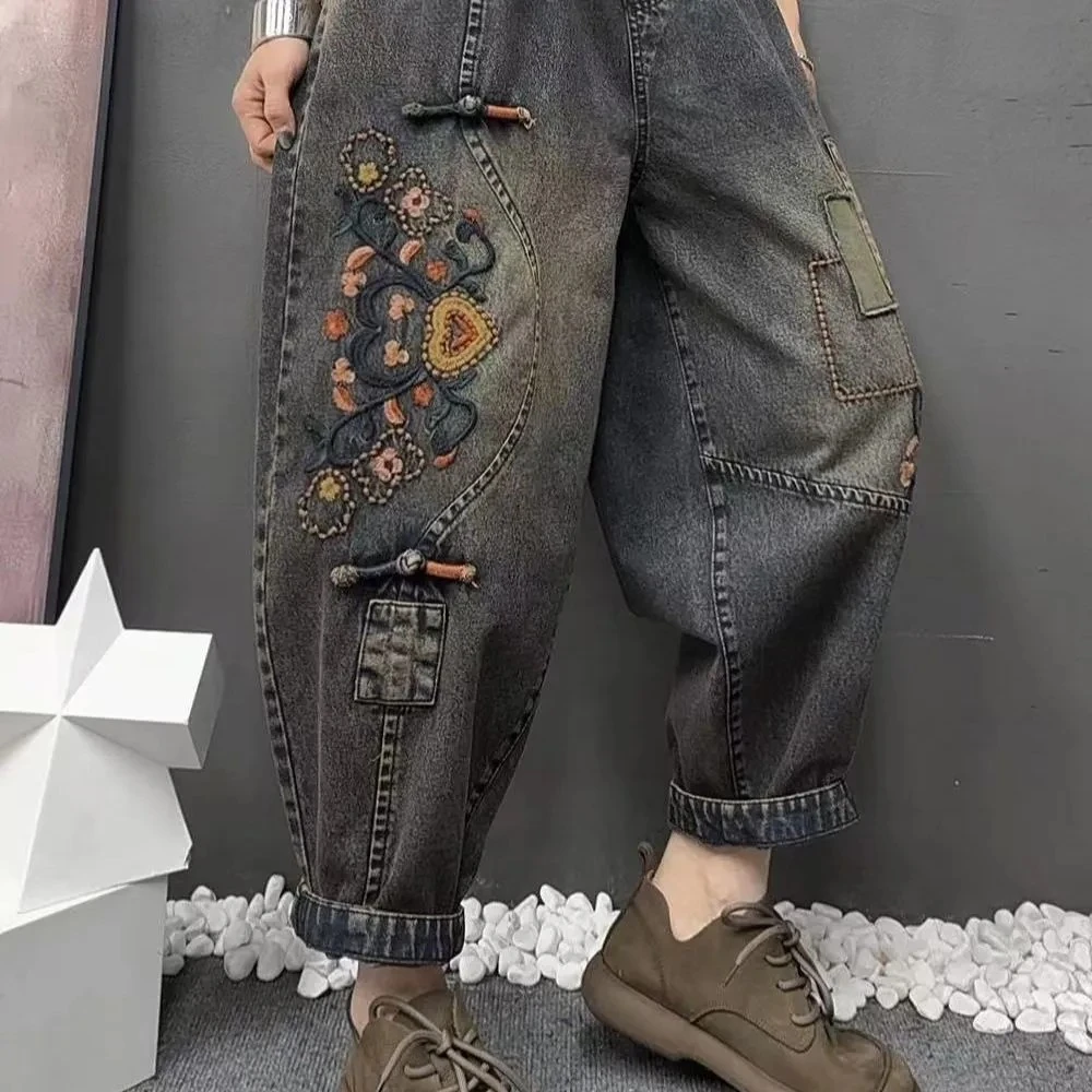 牛仔裤秋季款女宽松百搭刺绣绣花纽扣休闲松紧水洗老爹哈伦九分裤