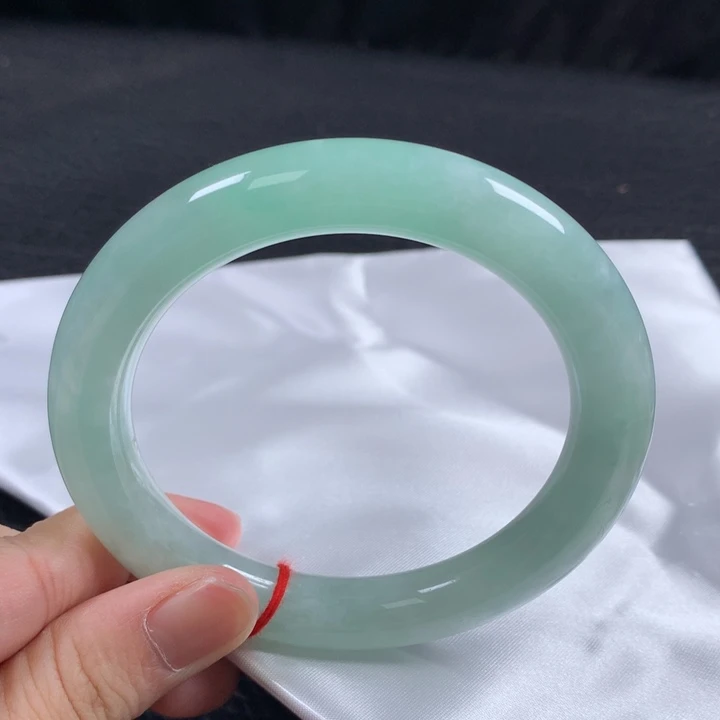 翡翠未镶嵌手镯（圆镯）