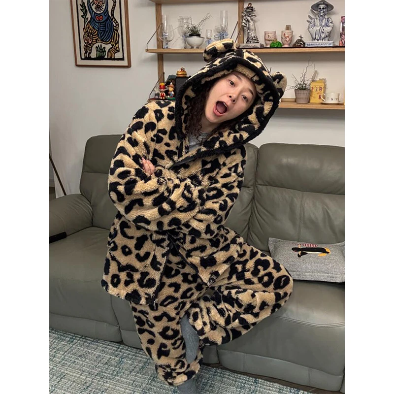 韩版小熊豹纹珊瑚绒连帽睡衣女冬季保暖加绒加厚家居服套装可外穿