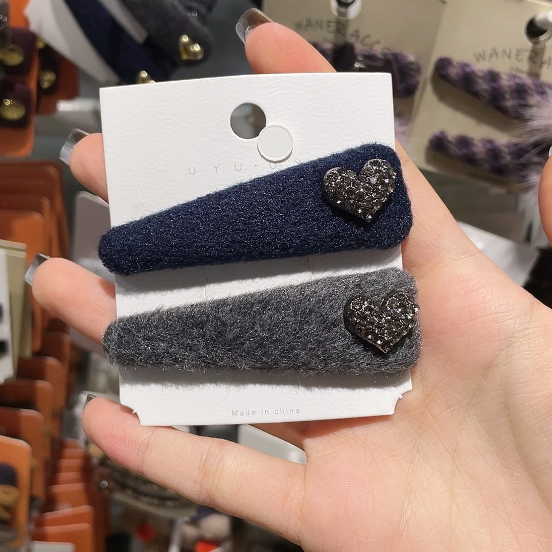 非金属灰蓝爱心三角