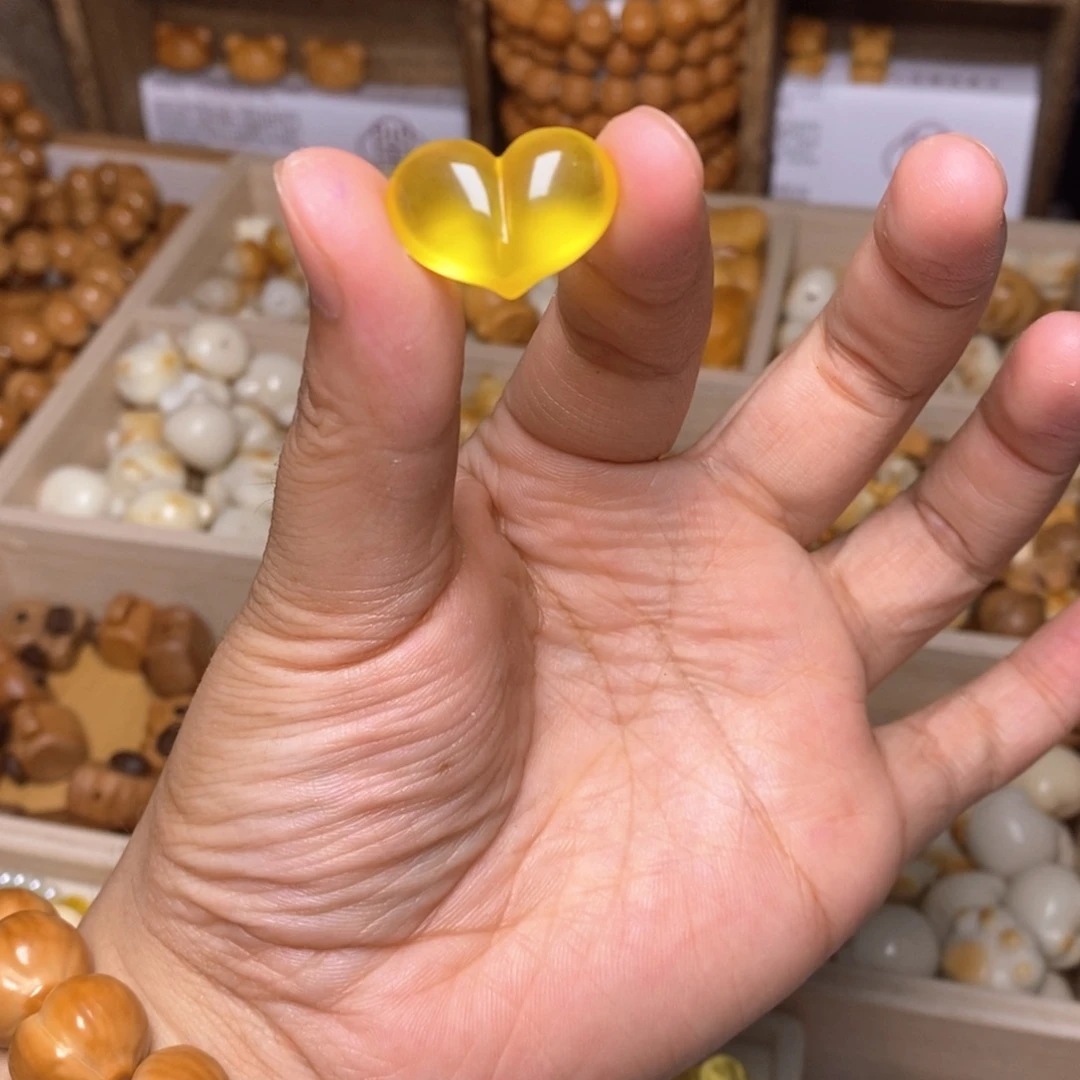 ᰔ***ザ吊坠猴头核桃1.79克蜜心