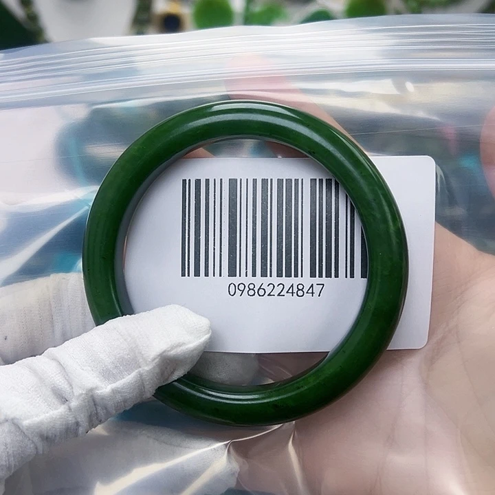 和田玉未镶嵌手镯微瑕62