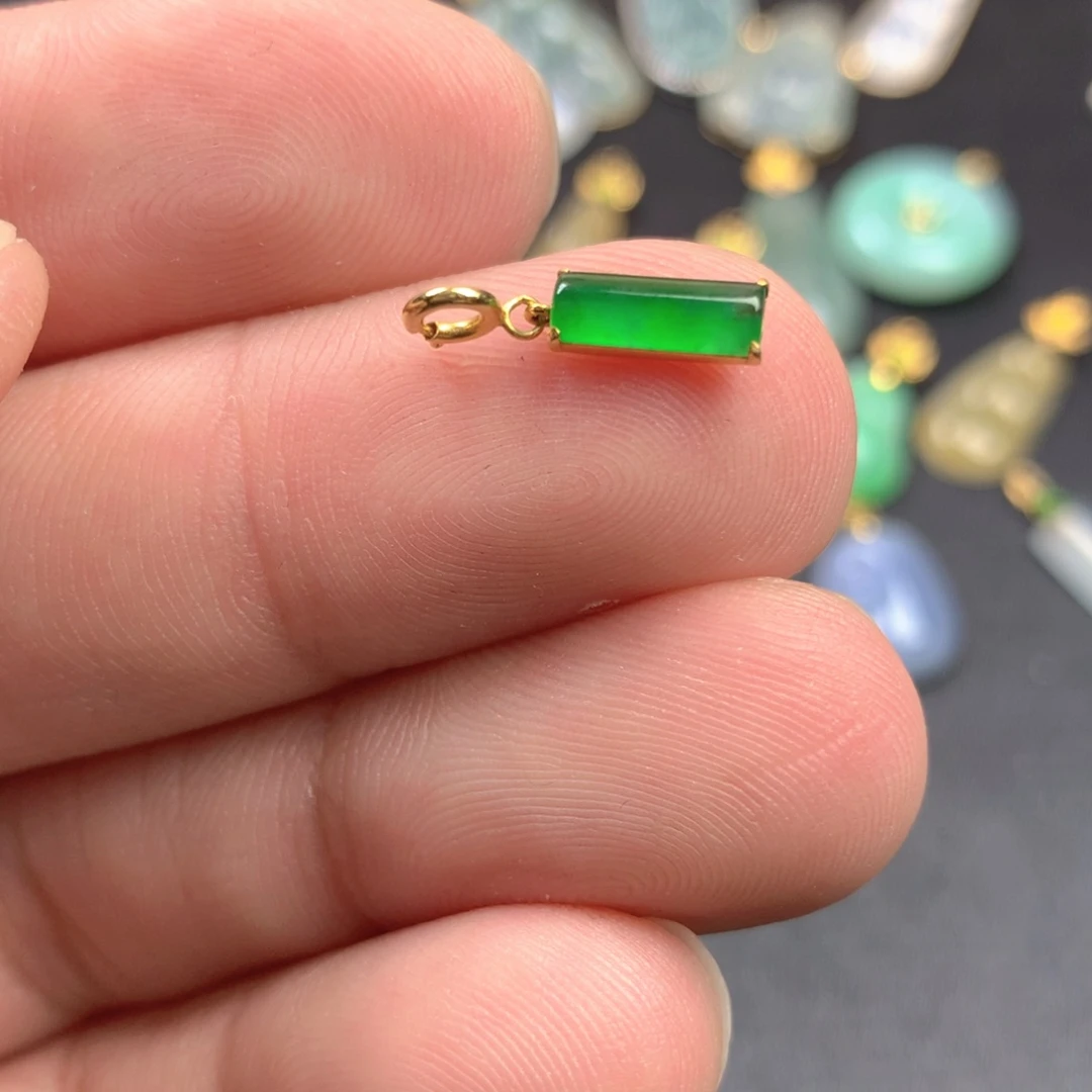 【闪购商品】颈饰18K金镶嵌翡翠翡翠