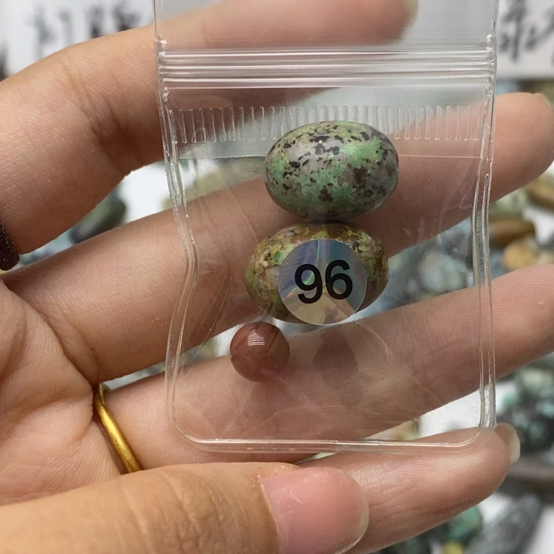 士***王未镶嵌南红玛瑙珠宝半成品