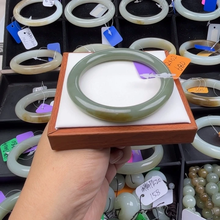 未镶嵌手镯和田玉七月