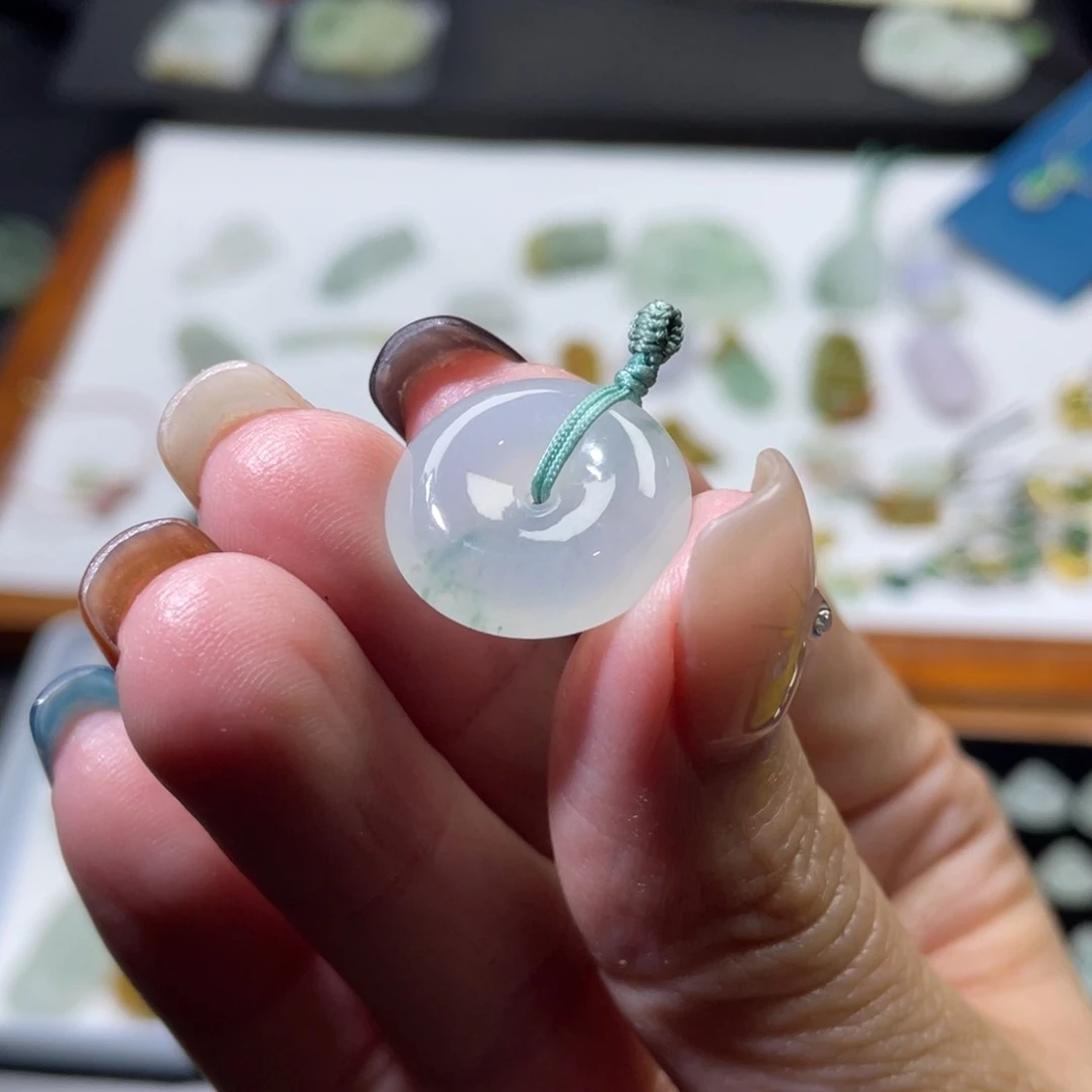 颈饰未镶嵌翡翠平安扣