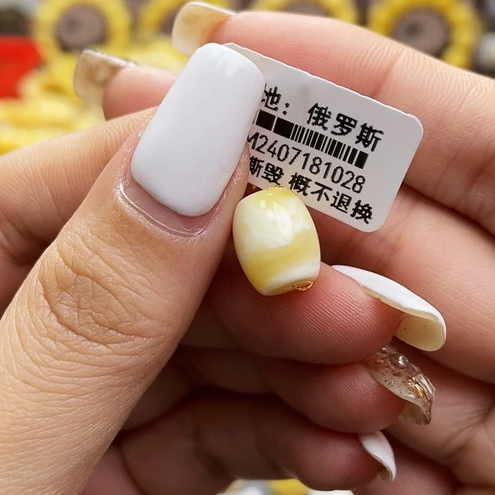 琥珀裸石未镶嵌桶珠尺寸9.8*11.3mm带皮色