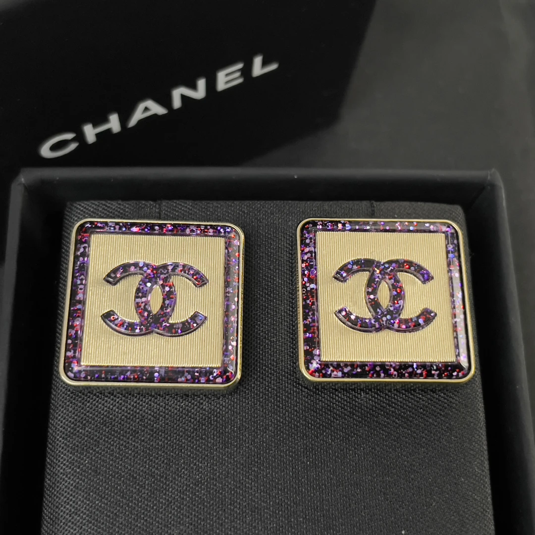 未使用 Chanel/香奈儿 紫色方糖耳钉/火火
