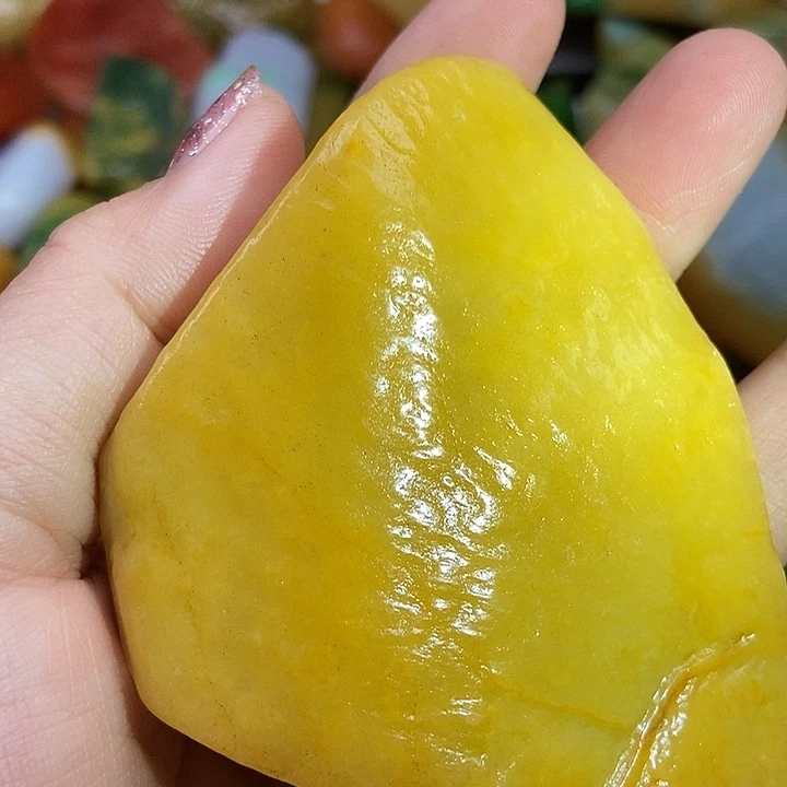 用***0翡翠未镶嵌颈饰缅甸