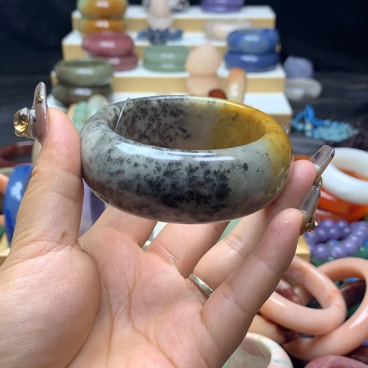 未镶嵌手镯石英质玉招****》