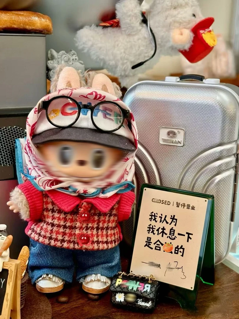 17cm权志龙GD同款labubu娃衣千鸟格款一二三代公仔搭配黑白鞋子