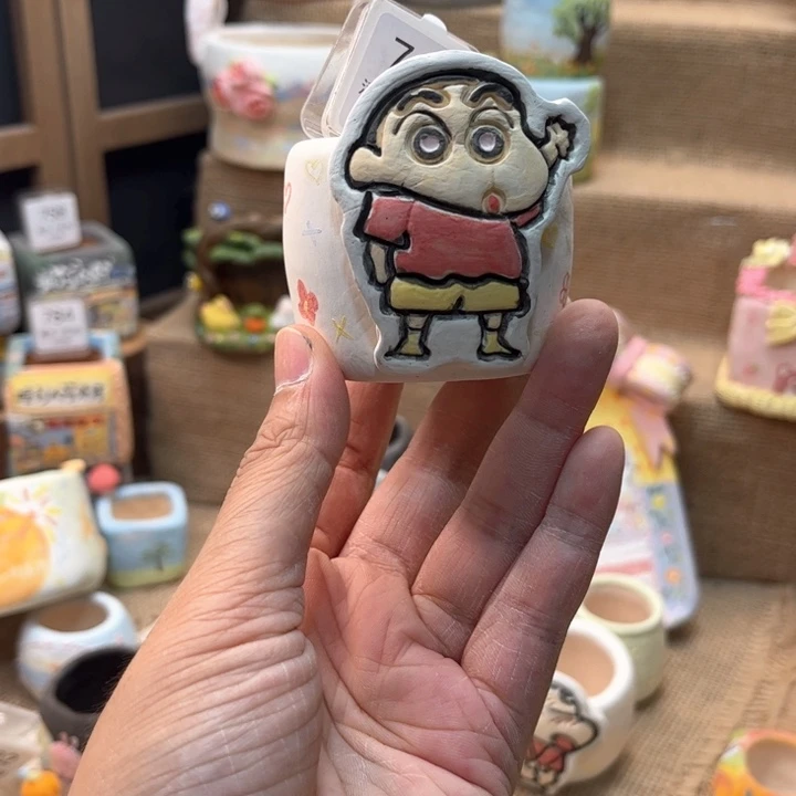 764蜡笔小新花盆手绘花盆