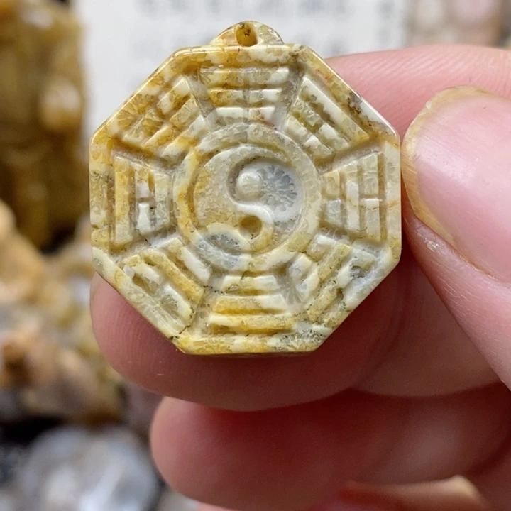 颈饰未镶嵌硅化珊瑚（珊瑚玉）有瑕 小