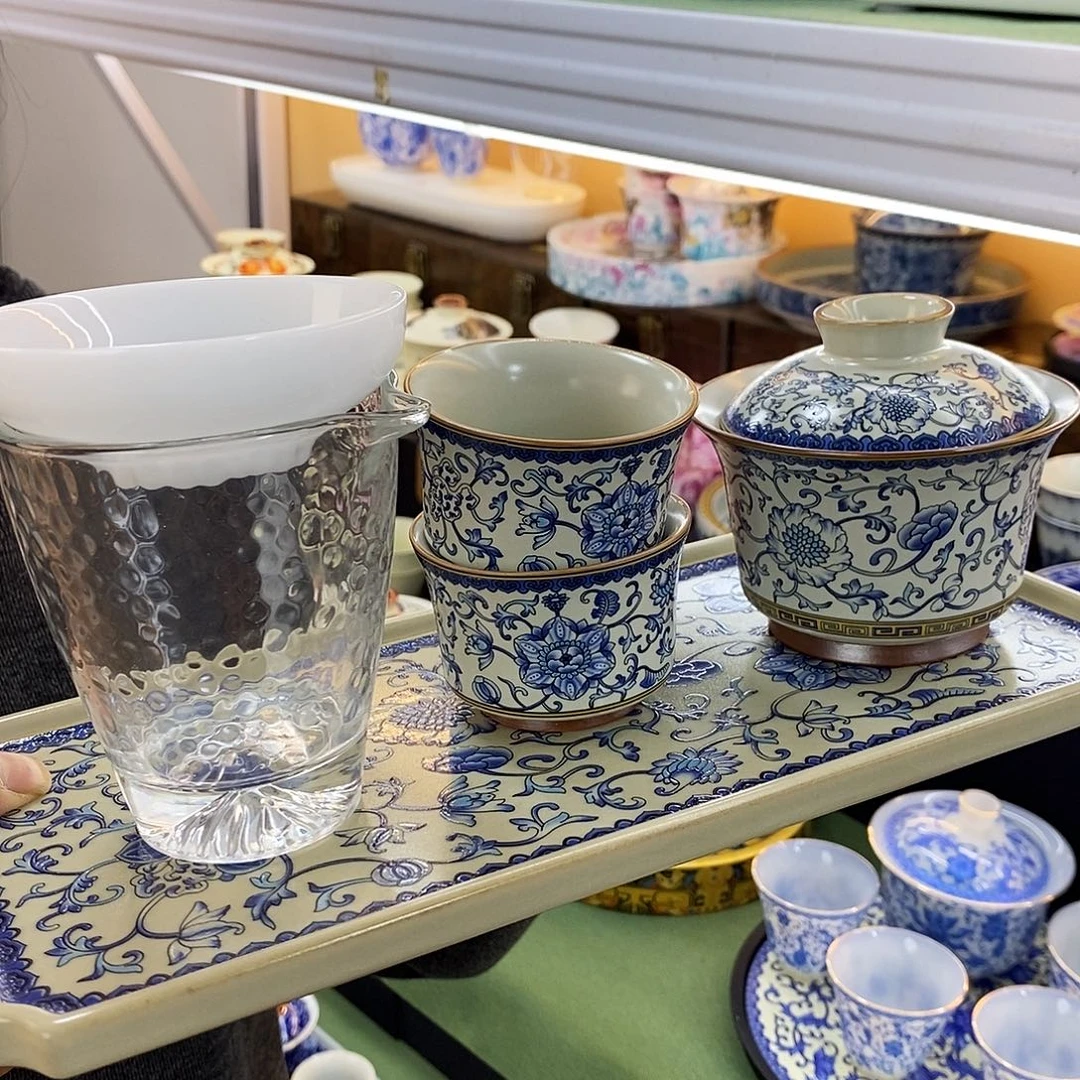 盖碗里的水煮开后放入