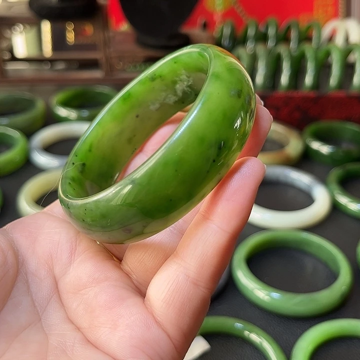 和田玉（碧玉）未镶嵌手镯