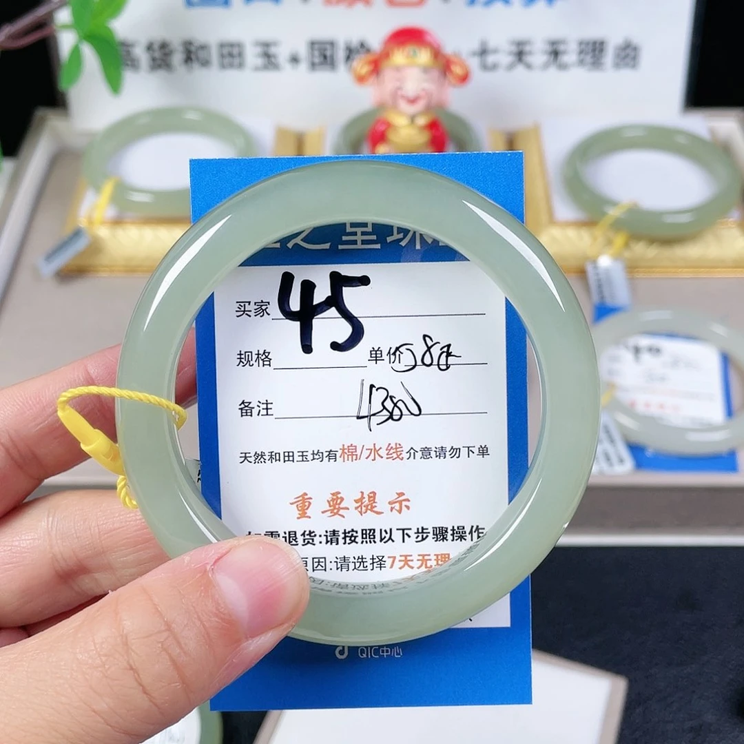 和田玉手镯未镶嵌