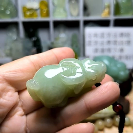 未镶嵌蛇纹石玉颈饰