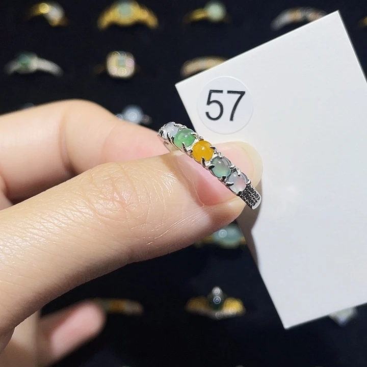 翡翠未镶嵌颈饰戒指