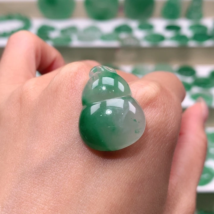 颈饰未镶嵌石英质玉