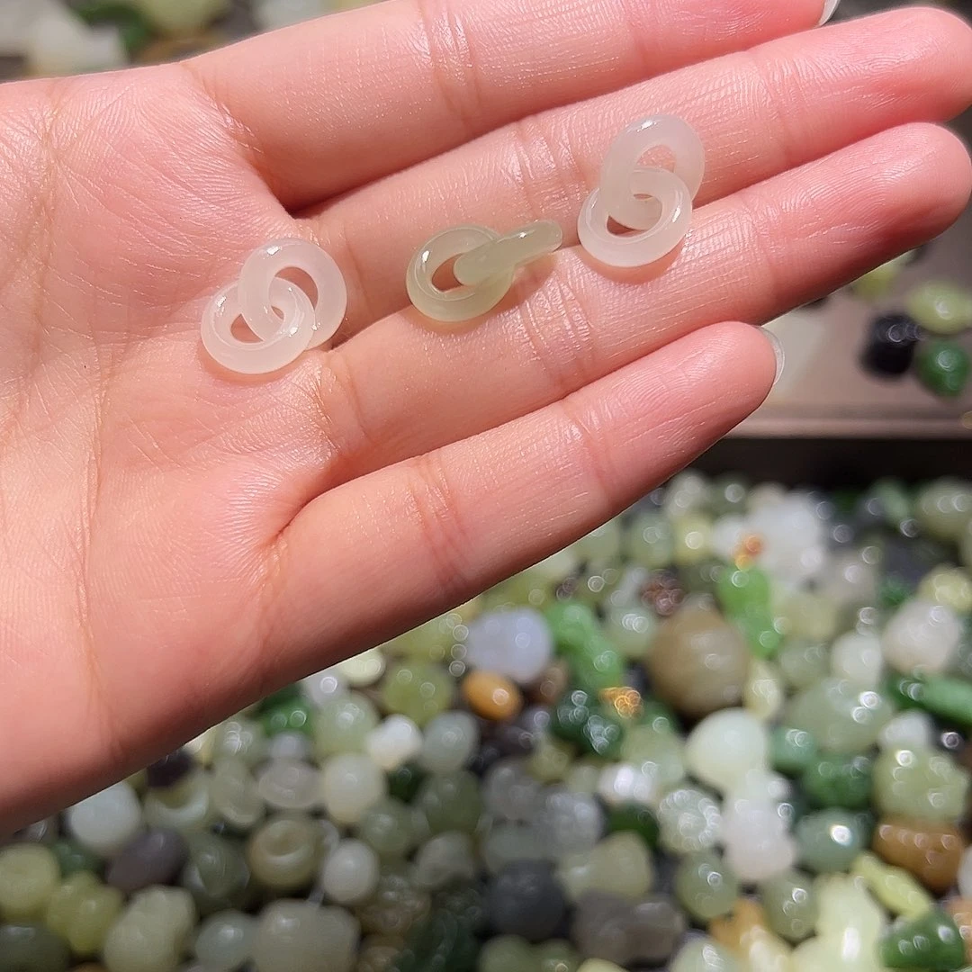 和田玉未镶嵌挂件98一个多样性发其一