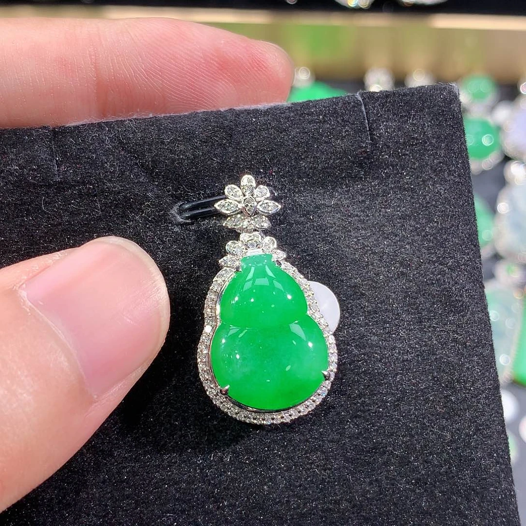 翡翠18K金镶嵌颈饰