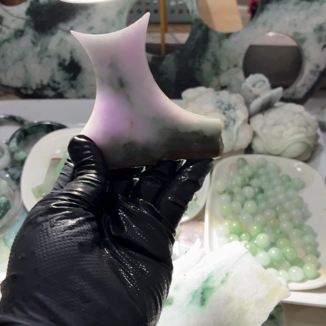 翡翠未镶嵌颈饰边角料