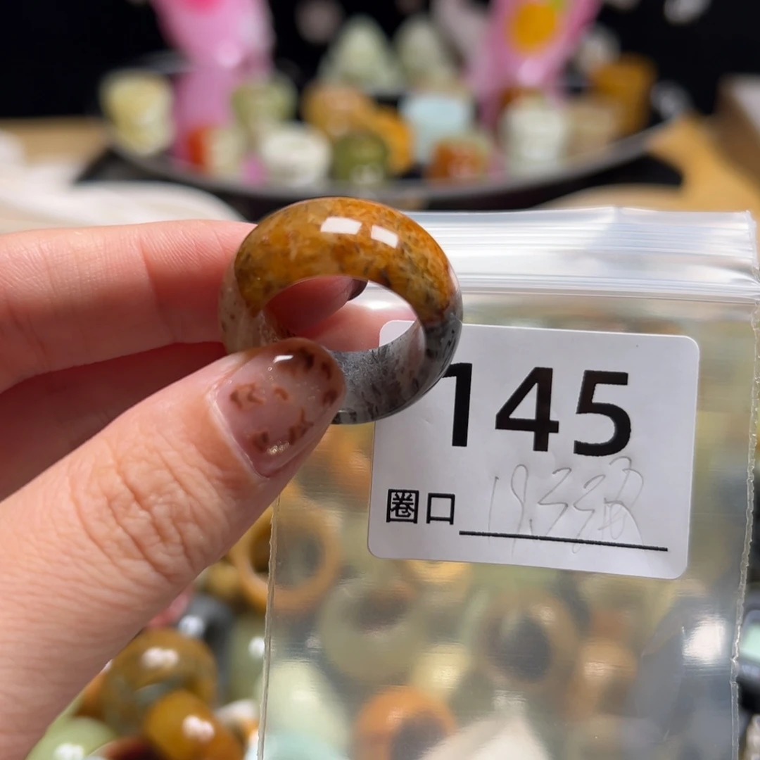 沈***界蛇纹石玉未镶嵌戒指