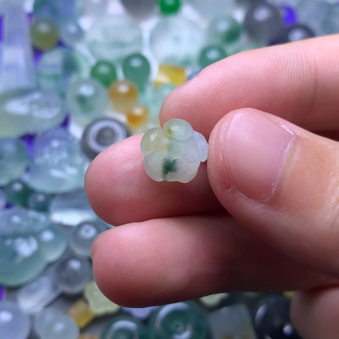 定制翡翠未镶嵌挂件
