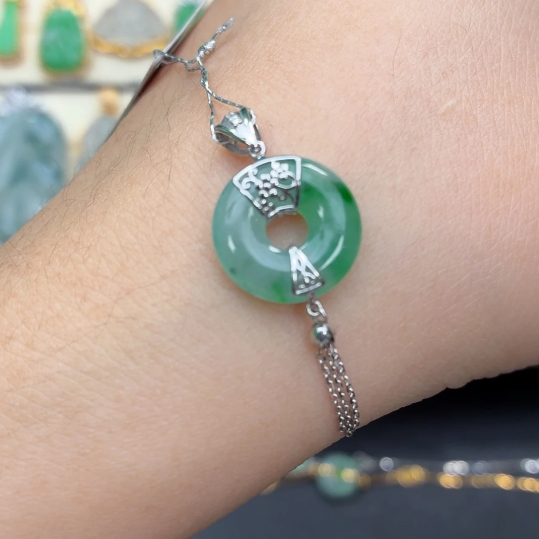 翡翠18K金镶嵌颈饰