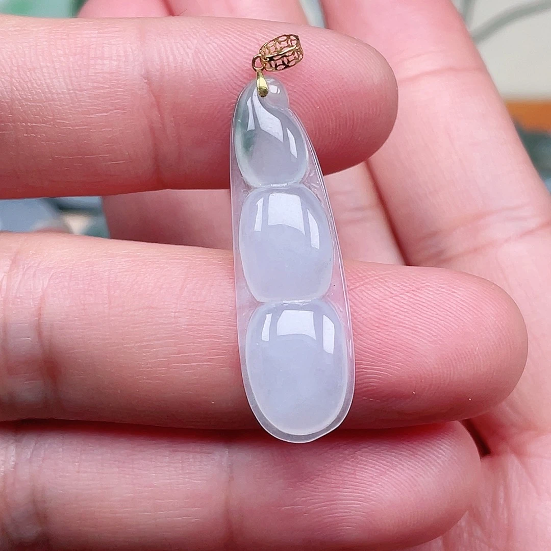 翡翠未镶嵌颈饰豆子