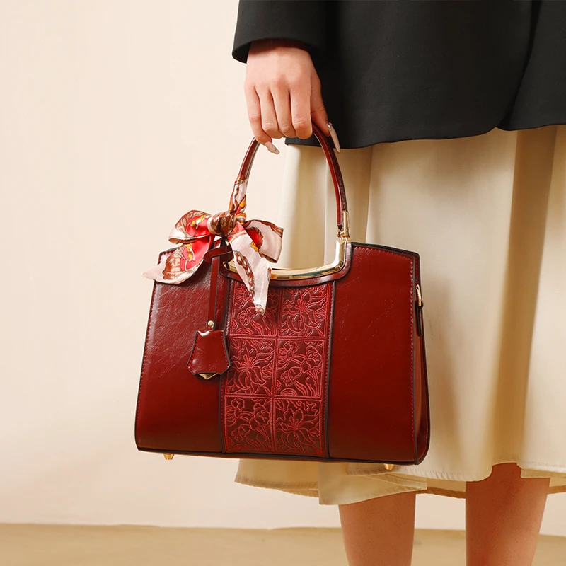 中年妈妈款女包红色喜婆婆婚宴包礼物新中式国风刺绣通勤斜挎包女