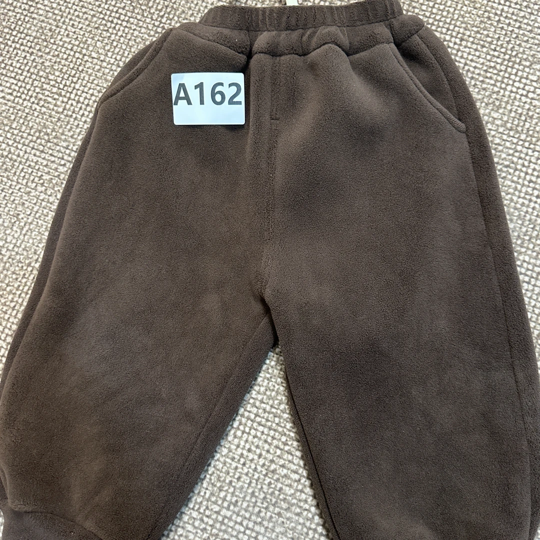 A162儿童深棕色裤子