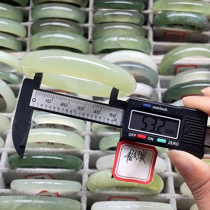 未镶嵌蛇纹石玉手镯92
