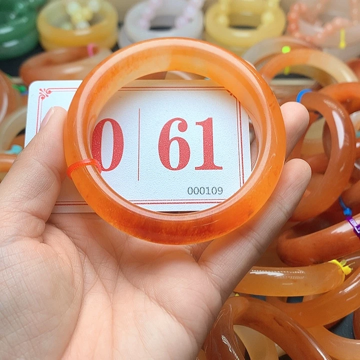 未镶嵌石英质玉（黄龙玉）手镯