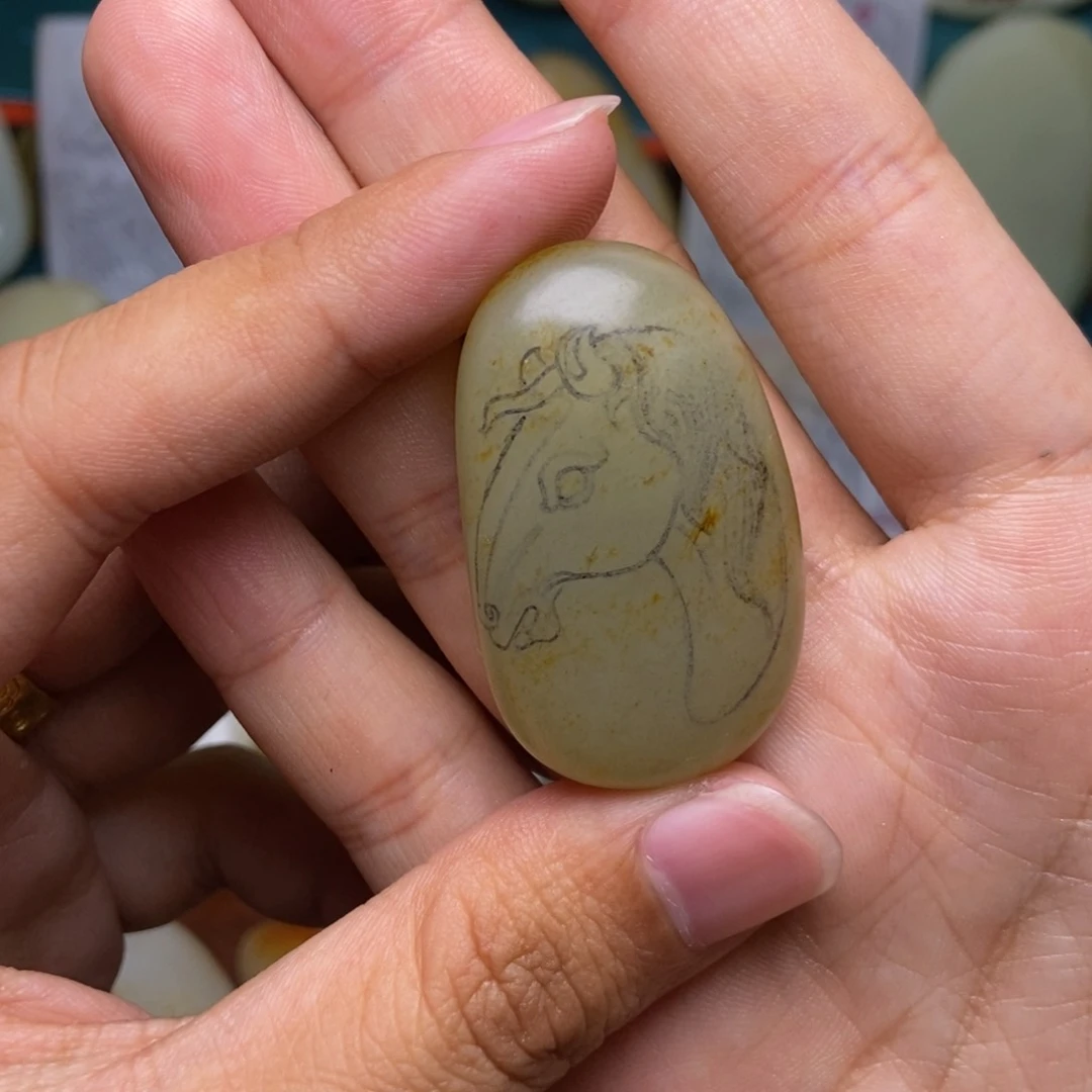 未镶嵌吊坠定制和田玉