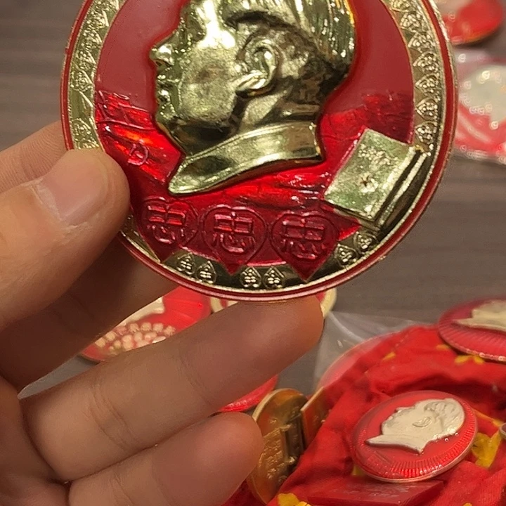民***强像章一一一高贵轻言