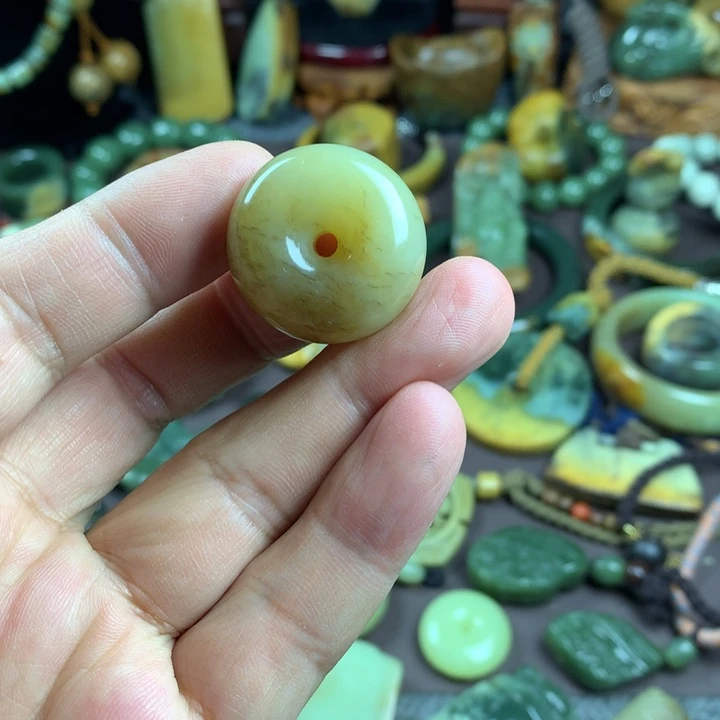 吊坠(赠链)未镶嵌岫岩老玉（透闪石质玉）