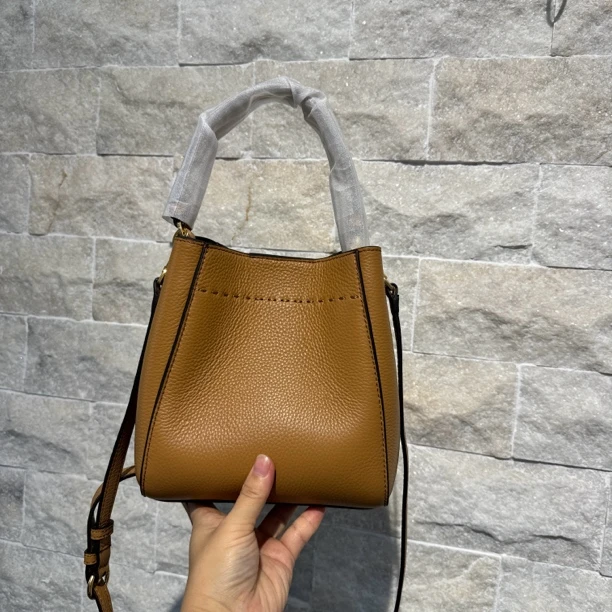 变形水桶包荔枝纹手提斜挎水桶包包口25cm提拉米苏