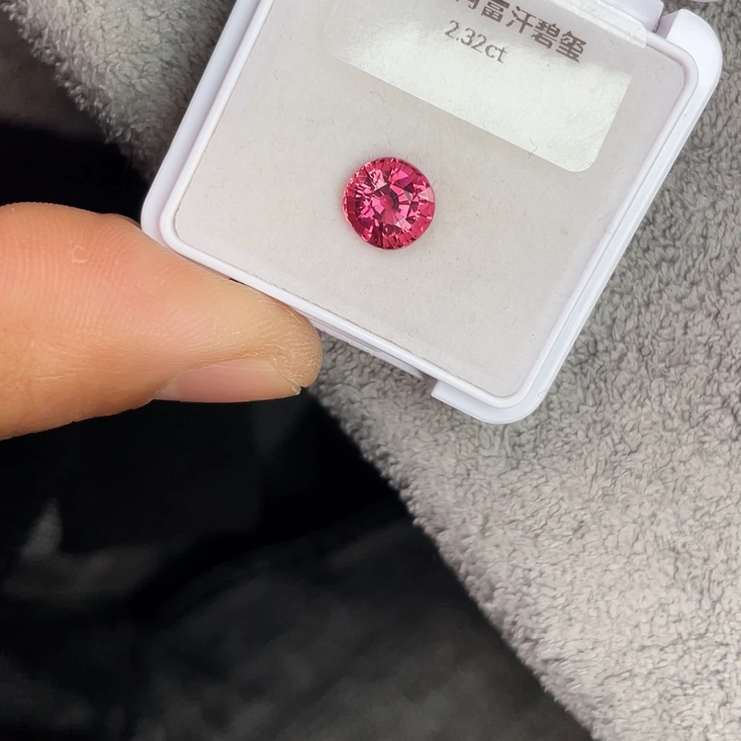 碧玺裸石未镶嵌2.32Ct。