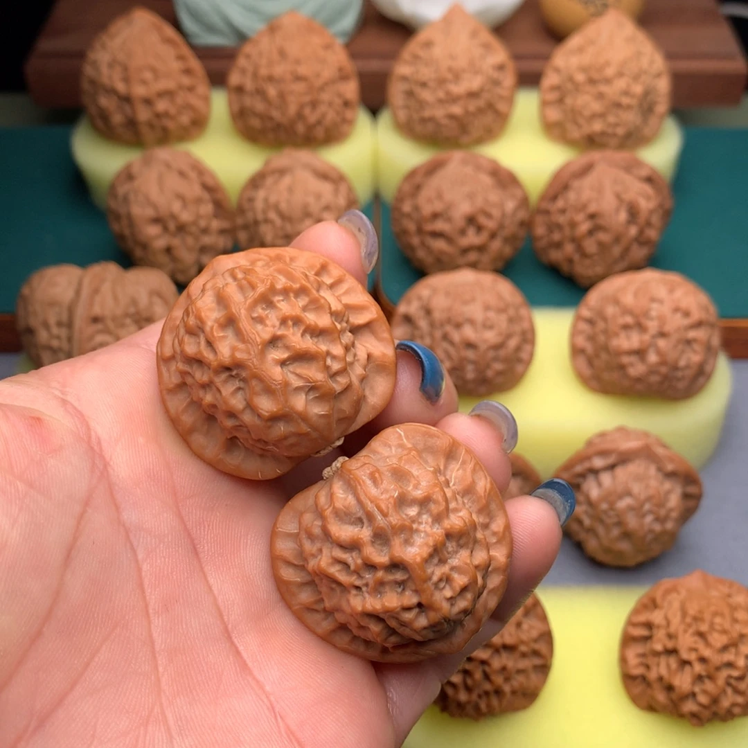 文玩核桃吊坠瓷娃娃36