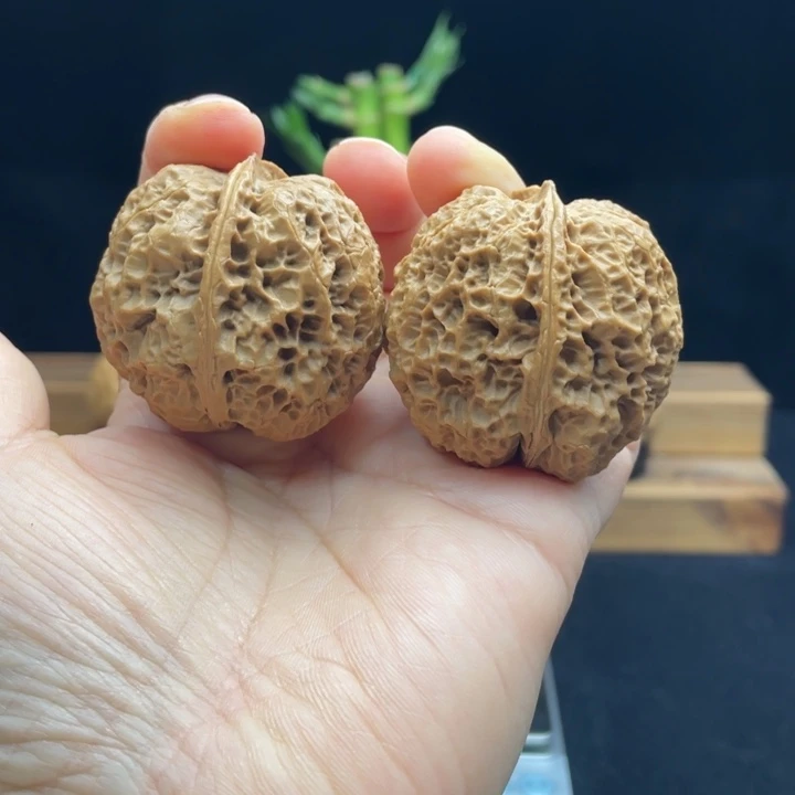 把件文玩核桃云南铁核桃1