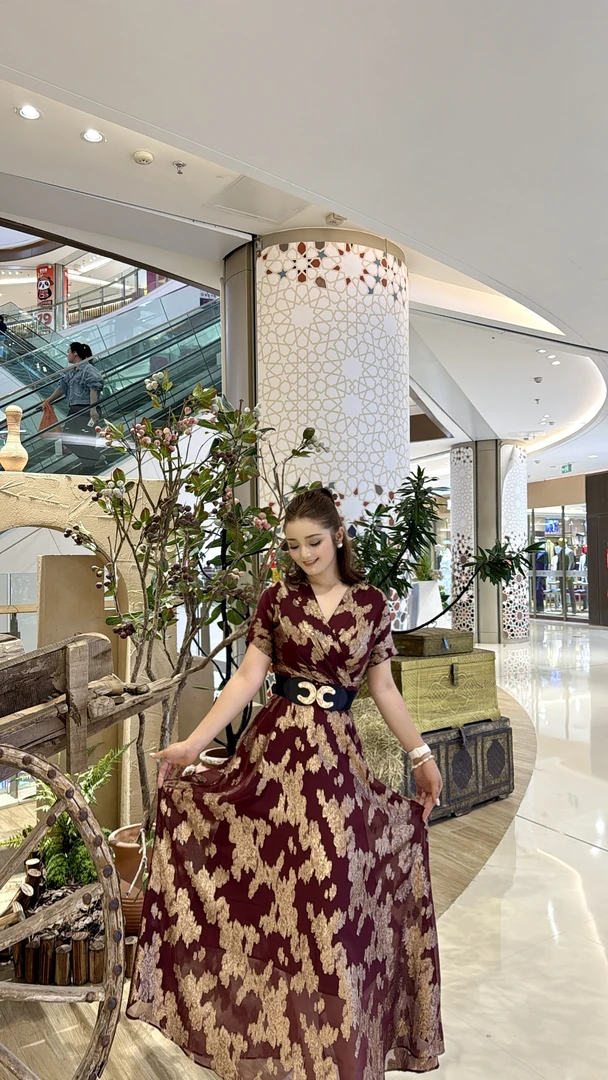 夏季新款气质高贵优雅碎花连衣裙